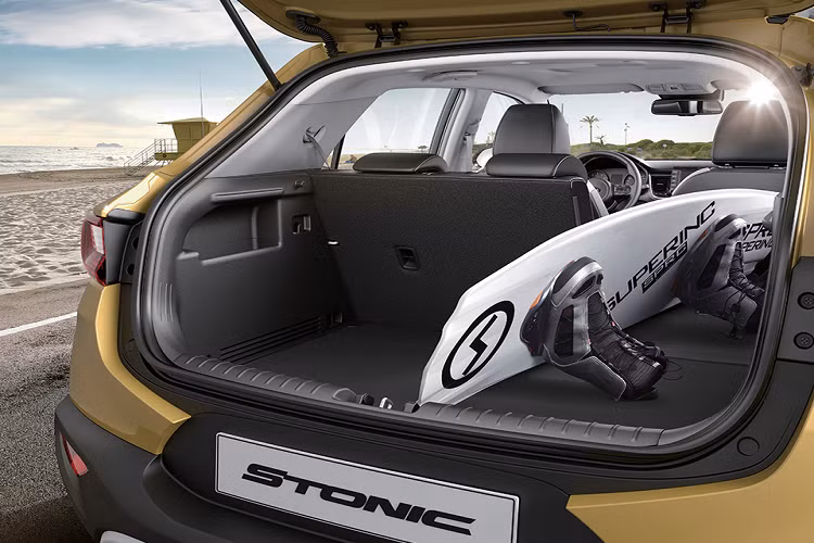 Cuối cùng là hệ thống hỗ trợ người lái ADAS (Advanced Driving Assistance Systems), bao gồm tính năng tránh va chạm phía trước có thể phát hiện người đi bộ, ô tô và người đạp xe, hỗ trợ giữ làn đường, cảnh báo mất tập trung cho người lái, cảnh báo điểm mù, hỗ trợ tránh va chạm trong điểm mù, hỗ trợ bám làn đường, kiểm soát hành trình thông minh cũng như hỗ trợ giới hạn tốc độ thông minh.