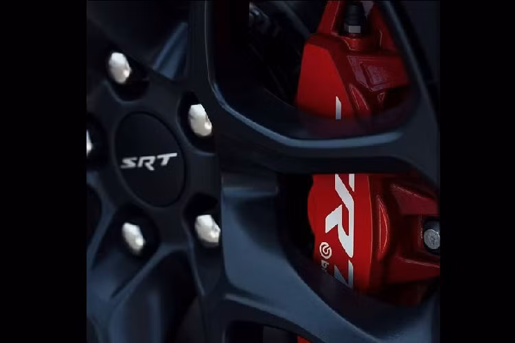 Thực tế, nếu chỉ có công suất 707 mã lực "thông thường", Dodge Durango SRT Hellcat vẫn có thể chạy nước rút từ 0 - 96 km/h chỉ trong 3,5 giây hoặc ít hơn.