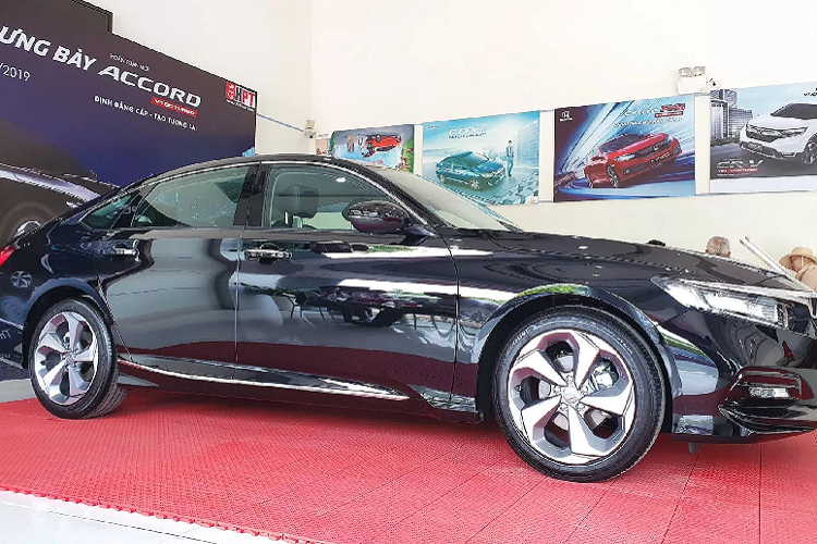 Trên thực tế, khách mua xe Honda Accord thường lựa chọn màu Trắng, chính vì thế xe màu đen số VIN 2019 còn tồn kho khá nhiều.
