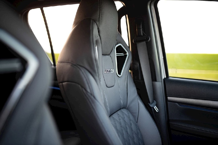 Nguồn cung cấp sức mạnh cho Toyota Hilux Mako 2021 vẫn là khối động cơ diesel 4 xi-lanh, tăng áp, dung tích 2,8 lít, sản sinh công suất tối đa 201 mã lực và mô-men xoắn cực đại 369 lb-ft. Động cơ này giúp mẫu xe bán tải cỡ trung sở hữu khả năng kéo 3.492 kg và tải trọng 938 kg.