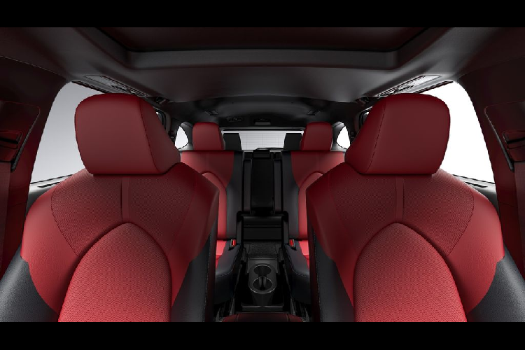 Xe sử dụng động cơ V6 3.5 lít, tiếp tục tạo ra công suất cực đại 295 mã lực và lượng mô-men xoắn 356 Nm. Khối máy này kết hợp với hộp số tự động 8 cấp, truyền sức mạnh tới hệ dẫn động 4 bánh AWD cùng khả năng xử lí mô-men xoắn linh hoạt.