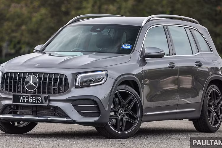 Động cơ kết hợp với hộp số ly hợp kép AMG Speedshift DCT 8 cấp tự động và hệ dẫn động 4 bánh AMG Performance 4Matic. Mẫu SUV này chỉ mất 5,2 giây để tăng tốc 0-100 km/h, trước khi đạt tốc độ giới hạn điện tử 250 km/h.