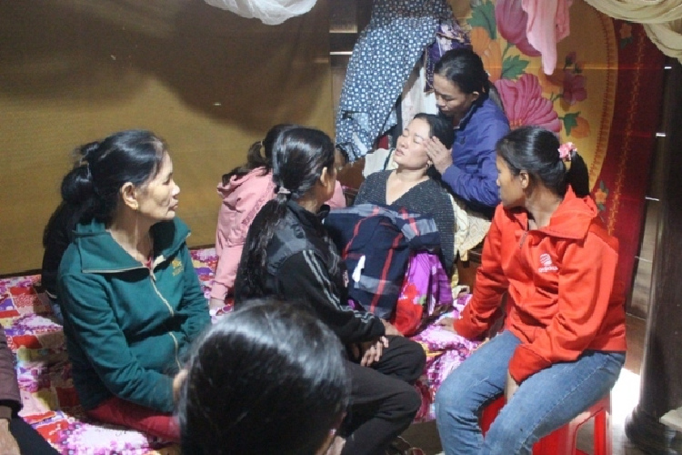 Ha Tinh: Tang thuong xom ngheo co 3 thuyen vien gap nan tren tau Vietship-Hinh-2