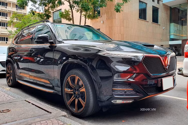 “Xe Chu tich” VinFast President hon 4 ty dong tren pho Sai Gon