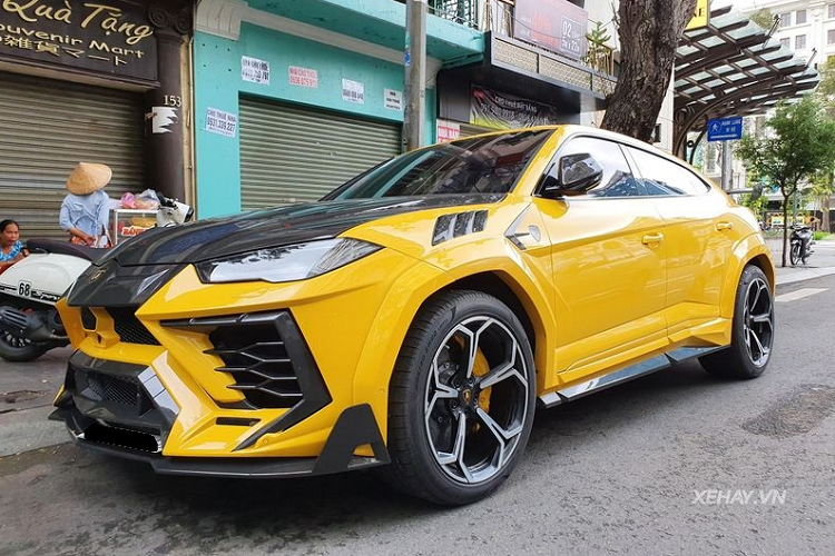 Đáng chú ý, thay vì làm tròn gói độ Mansory Venatus với bộ khuếch tán của gói, chủ sở hữu chiếc Lamborghini Urus này đã chọn bộ khuếch tán từ gói Mansory Soft Kit - được điều chỉnh lại để tương thích với hệ thống ống xả độ mới, càng khiến cho xe trở nên đặc biệt và hấm hố hơn.