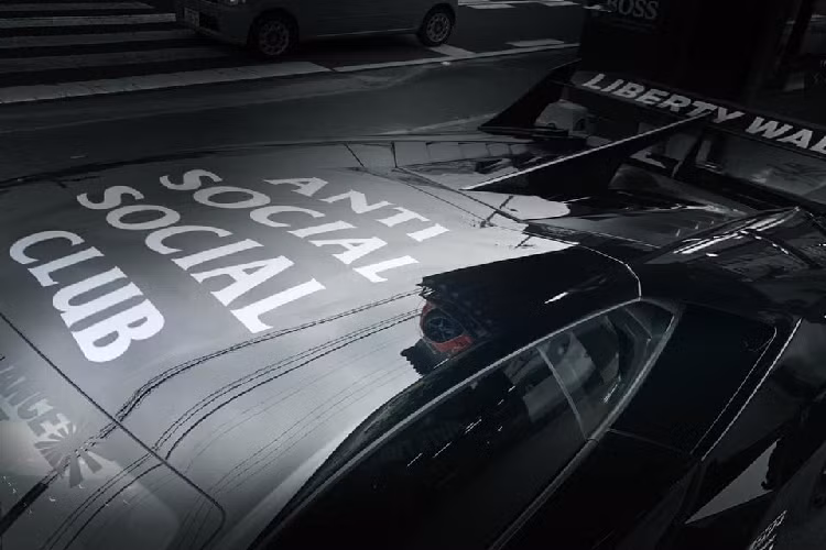 Thay vào đó, hãng sẽ cung cấp những bộ phận nới rộng được lắp đặt vào nhằm thay thế những mảnh thân cũ của xe. Với kiểu body kit này, những chiếc xe sẽ không phải cắt bỏ quá nhiều phần vè trước hay sau mà chỉ cần thay thế các bộ phận mới và chỉnh sửa đôi chút. Bộ kit này sẽ mất ít thời gian hơn để lắp đặt so với dòng bodykit cũ trước đây.