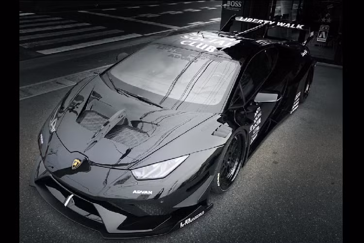 Trong năm 2019, Liberty Walk đã làm mới bộ sưu tập của mình với series Silhouette GT Works, trong đó có cả mẫu siêu xe Lamborghini Huracan đình đám. Trên dòng sản phẩm LB-Silhouette, Liberty Walk sẽ không sử dụng đinh tán để cố định những phần nới rộng thân xe như trên các sản phẩm truyền thống.