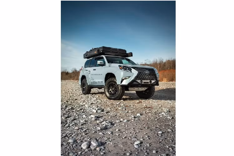 Được phát triển trên mô hình sản xuất của mẫu SUV hạng sang Lexus GX 460 2020 Executive Package, GX Overland Concept được trang bị bánh xe off-road độc đáo và bộ lốp Toyo Open Country, cũng như một hệ thống treo tùy chỉnh với chế độ hành trình.