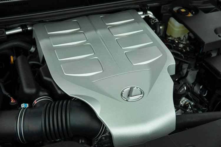 Các công nghệ off-road tiên tiến bao gồm Hệ thống Treo Linh hoạt Kinetic.