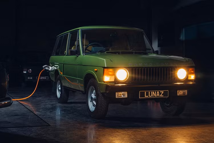 Range Rover co dien do xe dien dat ngang Rolls-Royce Cullinan moi