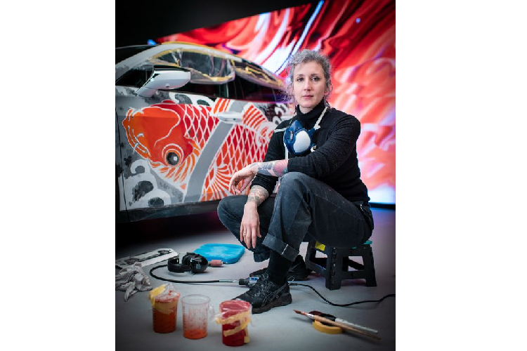 Tuy không được làm ra với mục đích kinh doanh nhưng theo ước tính, riêng chi phí có tác phẩm “có một không hai” trên chiếc Lexus UX 2020 xăm trổ này đã có giá hơn 120.000 bảng Anh (hơn 3,2 tỷ đồng).