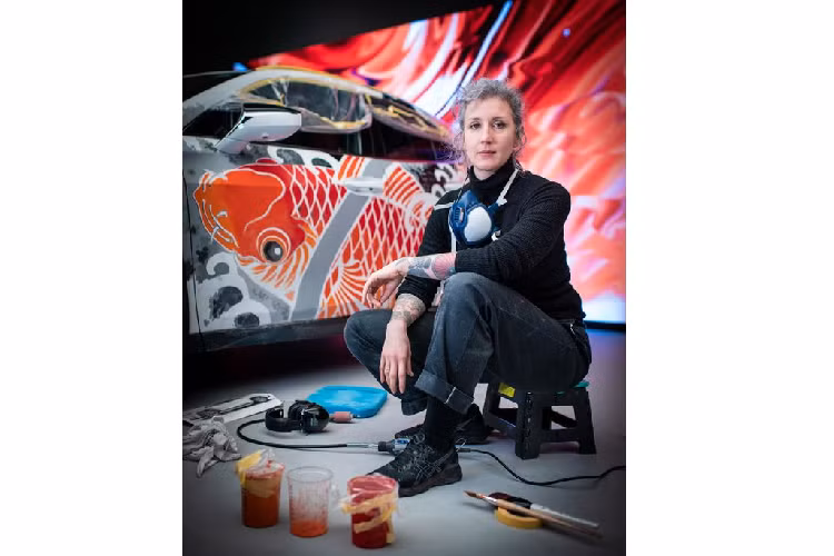 Tuy không được làm ra với mục đích kinh doanh nhưng theo ước tính, riêng chi phí có tác phẩm “có một không hai” trên chiếc Lexus UX 2020 xăm trổ này đã có giá hơn 120.000 bảng Anh (hơn 3,2 tỷ đồng).