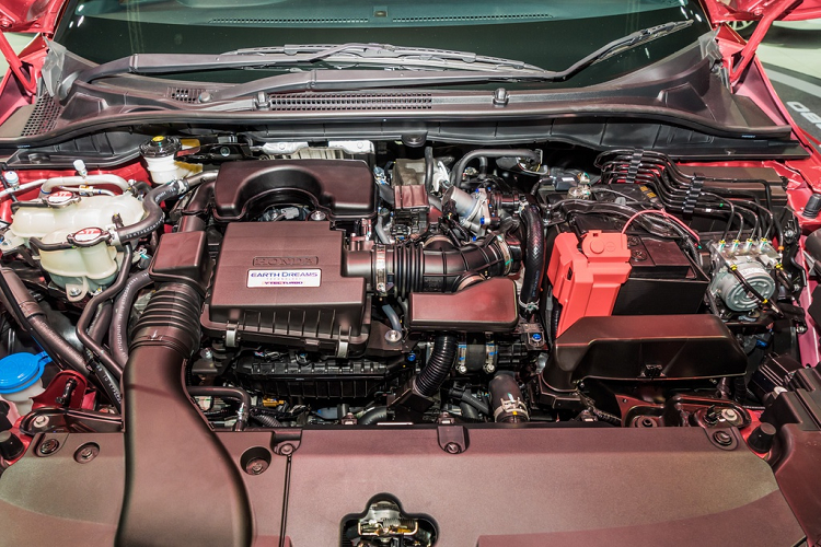 Hiện tại, Honda Malaysia chưa hé lộ thông tin chi tiết về hiệu suất của City thế hệ mới. Tại Thái Lan, Honda City được trang bị động cơ tăng áp mới thay cho động cơ hút khí tự nhiên 1.5L của thế hệ thứ 4. Cụ thể, City sử dụng động cơ tăng áp VTEC 3 xy-lanh thẳng hàng dung tích 1.0L, cho công suất 120 mã lực và mô-men xoắn 173 Nm. Đi kèm với động cơ mới vẫn là hộp số tự động vô cấp CVT và hệ dẫn động cầu trước.