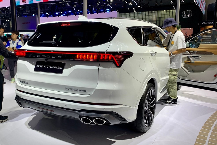 Đây có lẽ là mẫu xe mang thương hiệu Jetour đẹp nhất từ trước tới nay tại thị trường nội địa Trung Quốc. Mẫu xe này được xem là sự kết hợp của chất thể thao mà sang đi kèm công nghệ tiên tiến.