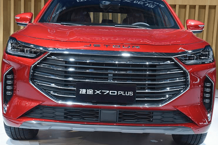 Được biết, xu hướng màn hình như thế này đang dần trở thành xu hướng chính mới. Xe sẽ được bán rộng rãi ở thị trường xe Trung Quốc vào cuối năm nay. Dù nhà sản xuất chưa công bố giá xe Jetour X70 Plus, nhưng mẫu X70 nguyên bản vốn có giá khởi điểm mềm từ 69.900 – 122.900 nhân dân tệ (tương đương 237 – 418 triệu đồng) mà thôi.