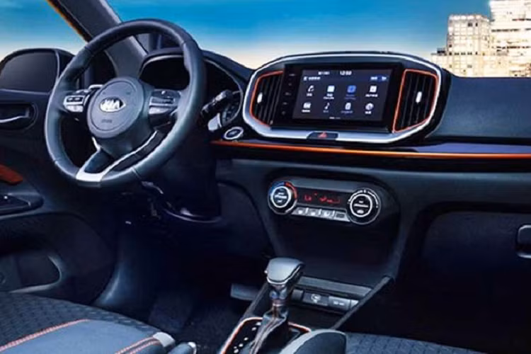 Giá xe Kia Stonic mới tại Philippines vô cùng hấp dẫn, một phần lý do là vì xe được nhập khẩu nguyên chiếc từ Trung Quốc thay vì Hàn Quốc. Vậy nên, Stonic chắc chắn là môt lựa chọn đáng cân nhắc đối với những người đang tìm kiếm một chiếc xe chạy trong thành phố và có gúa cả phải chăng.