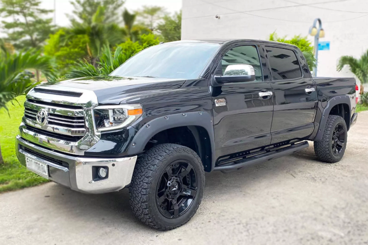 Mẫu xe bán tải Toyota Tundra phiên bản 1794 Edition ra đời để làm đối trọng cạnh tranh trực tiếp với Ford F-Series phiên bản “King Ranch” hay Ram 1500 phiên bản “Laramie Longhorn”. Những phiên bản này của các dòng bán tải cỡ lớn (full-size) nhắm đến đối tượng khách hàng là những Quý ông làm nông nghiệp (Gentlemen Farmer) sống ở thị trường Bắc Mỹ.