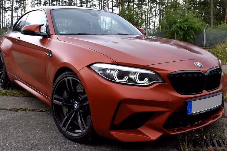 Tuy nhiên, chiếc BMW M2 Competition đặc biệt ở Đức này lại có thứ mà M2 CS không có: màu sơn cam nhám hiếm có.