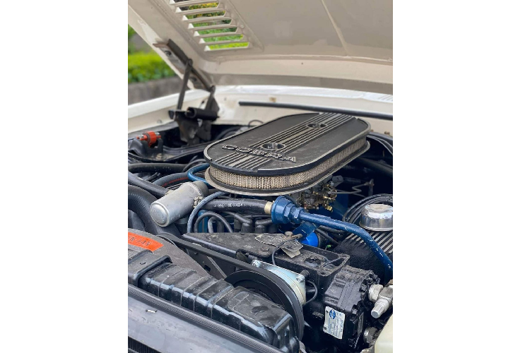 Nằm dưới nắp capo kéo dài phía trước là khối động cơ V8 Cobra Jet 428 với dung tích 7.0 lít, sử dụng bộ chế hòa khí đơn với bốn ống nạp thay vì bộ chế hòa khí 600 CFM Holley 4×2 như trên đời xe 1967.