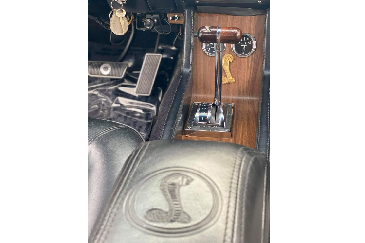 Sau hơn 50 năm có mặt trên thị trường, Ford Shelby Cobra GT500 đời 1968 vẫn còn được săn đón bởi các tín đồ mê xe cơ bắp nói chung và Mustang nói riêng. Chiếc xe này mang trong mình dòng máu của Shelby, dòng máu của hiệu năng tuyệt vời ở thời điểm mà nó thống trị thị trường xe cơ bắp Mỹ.