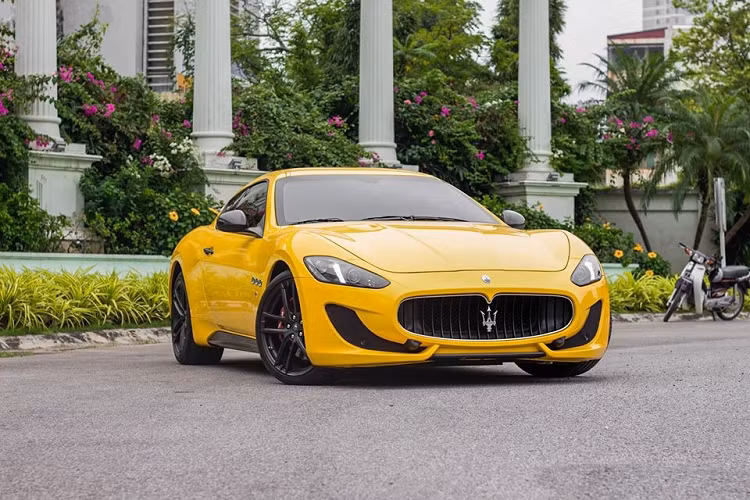 Mới đây, một công ty nhập khẩu xe sang ở Hà Nội đăng thông tin rao bán chiếc xe Maserati GranTurismo MC Sportline màu vàng thuộc diện hiếm hoi tại Việt Nam đã gây sự chú ý. Đây không phải là lần đầu mẫu xe này được rao bán. Lần gần đây nhất là vào tháng 11/2019.