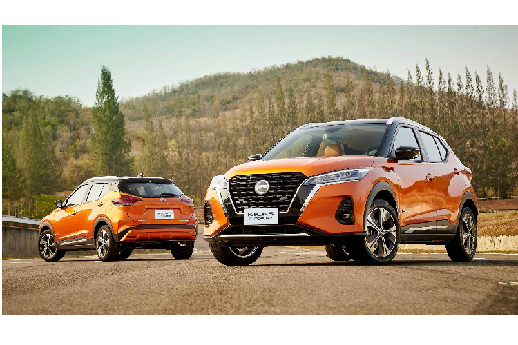 Nissan Kicks ra mắt lần đầu tiên vào năm 2016. Sau 4 năm tồn tại, mẫu xe này đang nhận được các thay đổi mới để tăng sức cạnh tranh. Phiên bản nâng cấp Nissan Kicks 2021 mới được hãng xe Nhật Bản quyết định ra mắt tại Thái Lan vào tháng 3, tuy nhiên việc ra mắt đã bị hoãn do dịch Covid-19, khiến ngày ra mắt chính thức bị đẩy lùi tới hôm nay.