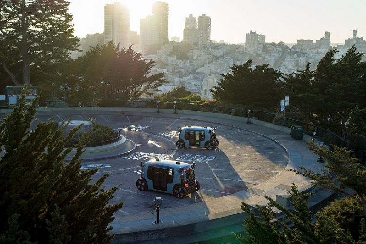 Vẫn chưa rõ thời điểm Zoox sẽ đưa mẫu robotaxi này vào khai thác thương mại. Việc giới thiệu phương tiện này có thể xem là bước tiến tiếp theo trong kế hoạch xây dựng hệ sinh thái xe điện tự hành của Amazon. Ngoài Zoox, Amazon hiện còn đầu tư vào công ty start-up về xe điện Rivian, nghiên cứu phát triển xe minivan giao hàng chạy điện hay có cổ phần trong Aurora, công ty vừa mua lại mảng xe tự lái của Uber.