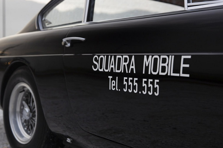 Siêu xe huyền thoại gắn liền với tên tuổi của Armando Spatafora sở hữu màu đen bóng ngoại thất, nội thất giả da. Chiếc xe được cho nghỉ hưu từ năm 1968. Tình trạng xe còn khá mới do thường xuyên được bảo dưỡng tại nhà máy của Ferrari ở Maranello.