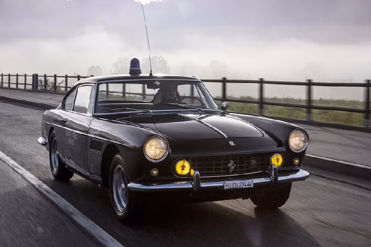 Đây cũng là chiếc xe thuộc sở hữu tư nhân duy nhất tại Italy được cấp phép sử dụng đèn ưu tiên, còi báo động và logo đặc biệt của đội tuần tra Squadra Volante. Chiếc Ferrari 250 GTE Series II đời 1962 đã được Ferrari Classiche giám định vào năm 2014, số khung #3999, động cơ, hộp số và trục sau vẫn còn nguyên bản.