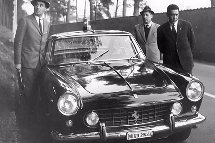 Cảnh sát trưởng của Rome đã hỏi viên cảnh sát Armando Spatafora rằng mẫu xe nào phù hợp nhất. "Có gì tốt hơn một chiếc Ferrari?", Armando Spatafora trả lời, đó cũng là khởi đầu của chiếc Ferrari 250 GTE Series II tại Sở cảnh sát Rome.