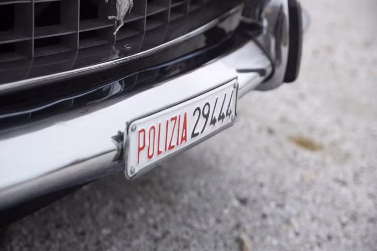 Siêu xe Ferrari 250 GTE Series II cùng với Armando Spatafora nổi tiếng đến mức được người dân tại thành phố đặt cho biệt danh là "Con báo của đội tuần tra".