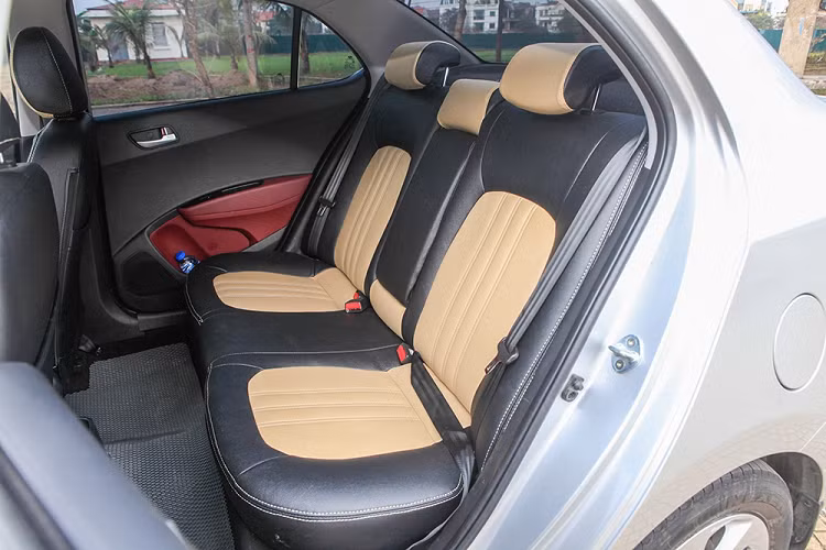 Chất lượng da trên chiếc xe của anh Linh vẫn còn khá đảm bảo. Tất cả chi tiết nhựa và da vẫn còn khá bóng, chưa có nhiều đường nứt vỡ hay bong tróc.