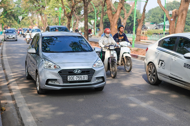 Chiếc xe anh Linh lựa chọn được trang bị hệ thống động cơ 1.2L cung cấp 87 mã lực tại 6.000 vòng/phút cùng mô-men xoắn cực đại 120 Nm tại 4.000 vòng/phút, đi kèm hộp số tự động 4 cấp. Động cơ này được cho là khá phù hợp cho việc di chuyển trong phố cũng như thực hiện những chuyến chạy khách xa.