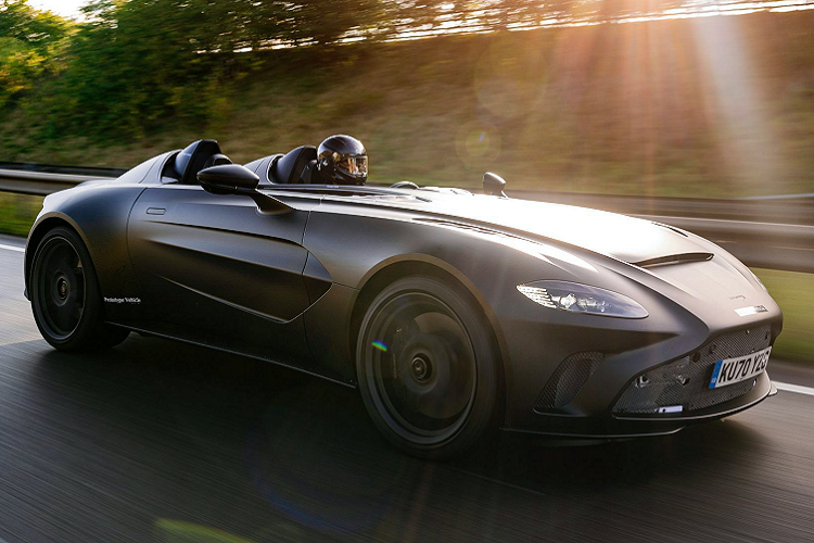 Được Aston Martin mô tả là “siêu xe hai chỗ không khoan nhượng”, V12 Speedster được giới hạn ở 88 chiếc trên thế giới. Chiếc roadster “kịch độc” của Aston Martin mất 12 tháng để hoàn thành từ khâu lên ý tưởng đến khi sản xuất nguyên mẫu đầu tiên như các bác đang thấy.