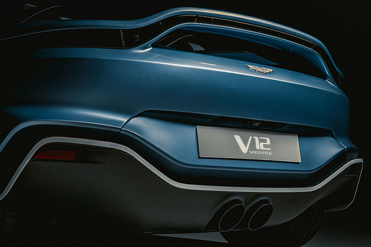 Giá xe Aston Martin V12 Speedster khi ra mắt thị trường sẽ khởi điểm từ 765.000 bảng Anh, tương đương 986.800 USD (khoảng 23 tỷ đồng).