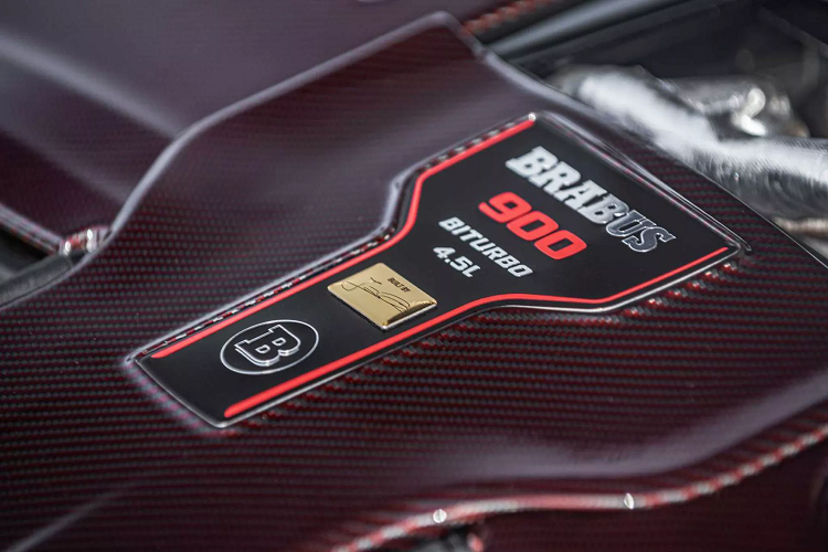 Động cơ V8 4.5L biturbo mang lại công suất tối đa 900 mã lực (888 bhp) và mô-men xoắn cực đại lên đến 1.250 Nm, nhưng để đảm bảo độ bền và an toàn mô-men xoắn bị giới hạn ở mức 1.050 Nm. Mô-men xoắn của động cơ V8 4.5L biturbo này thậm chí còn mạnh hơn động cơ V12 6.0L biturbo mà Mercedes-AMG sản xuất trên dòng S65 bản “Final Edition” trước đó, vốn có mô-men xoắn cực đại lên đến 1.000Nm.