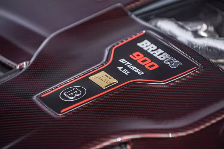 Động cơ V8 4.5L biturbo mang lại công suất tối đa 900 mã lực (888 bhp) và mô-men xoắn cực đại lên đến 1.250 Nm, nhưng để đảm bảo độ bền và an toàn mô-men xoắn bị giới hạn ở mức 1.050 Nm. Mô-men xoắn của động cơ V8 4.5L biturbo này thậm chí còn mạnh hơn động cơ V12 6.0L biturbo mà Mercedes-AMG sản xuất trên dòng S65 bản “Final Edition” trước đó, vốn có mô-men xoắn cực đại lên đến 1.000Nm.