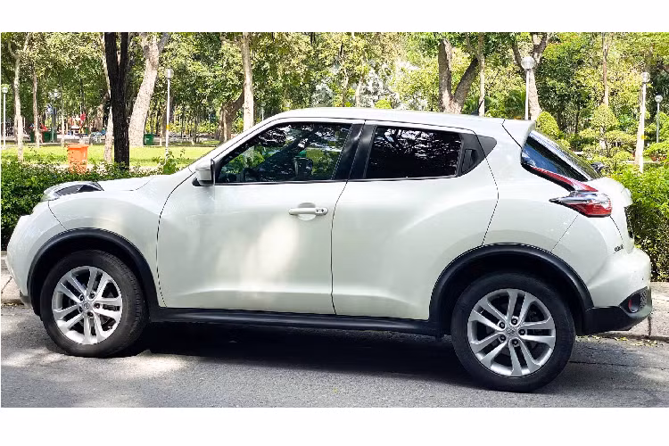 Nhược điểm mà nhiều người dùng phàn nàn ở Nissan Juke chính là hộp số CVT vận hành có tiếng ồn, đây cũng là một nhược điểm của hộp số CVT cũ. Dẫu vậy, hộp số CVT của hãng Nissan luôn nổi tiếng với độ bền bỉ cao.