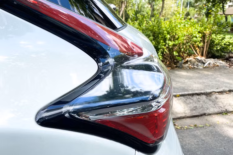 Sở hữu thiết kế trẻ trung và kiểu dáng độc đáo “không đụng hàng”, Nissan Juke 2015 là mẫu xe thích hợp với khách hàng trẻ đang tìm kiếm mẫu crossover khác biệt trong tầm giá 700 triệu đồng.