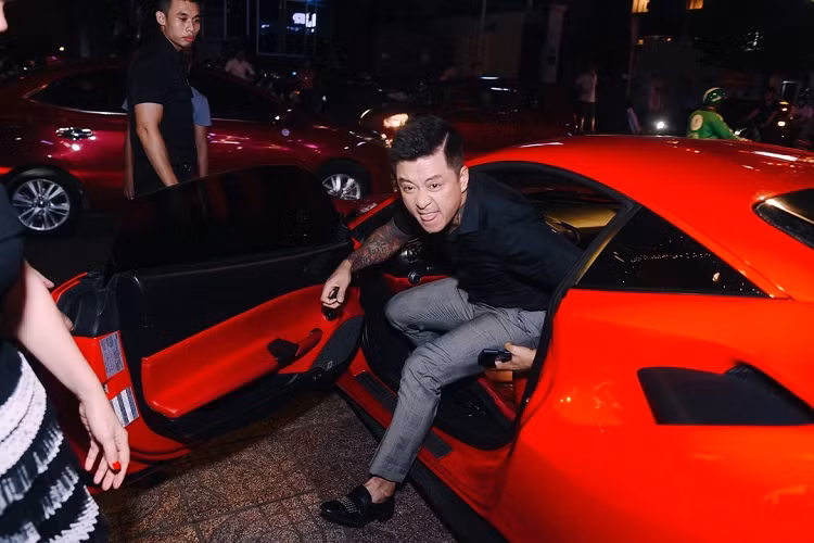 Ho Ngoc Ha, Dam Vinh Hung va nhung sao Viet choi xe “bao tay” nhat-Hinh-5