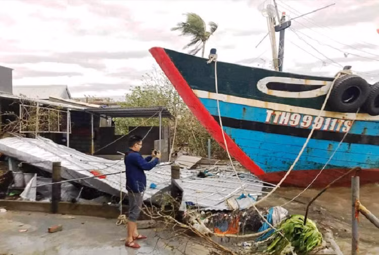 Bao so 13 gay thiet hai nang khu vuc ven bien