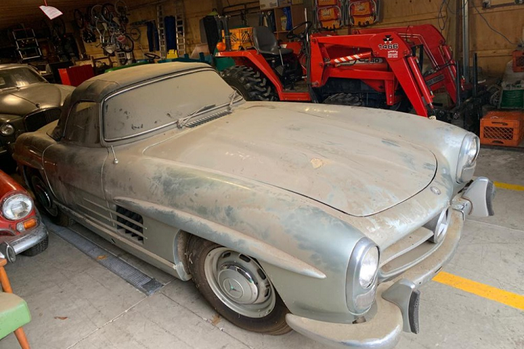 Điều đặc biệt đối với chiếc xe này là chiếc xe được chủ nhân ở vùng Trung Tây (Mỹ) giấu kỹ trong nhà kho của mình trong suốt hơn 40 năm. Do đó, tình trạng của chiếc xe xuống cấp khá nhiều với gần như toàn bộ chi tiết ngoại thất và nội thất đều bị biến dạng theo thời gian.