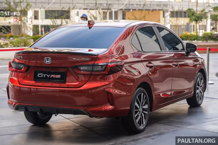 Nhiều khả năng, các phiên bản Honda City 2020 còn lại ở Malaysia sẽ sử dụng động cơ xăng hút khí tự nhiên I4 dung tích 1.5L tương tự ở thị trường Ấn Độ. Công suất tối đa đạt 119 mã lực và mô-men xoắn cực đại 145 Nm. Đi cùng đó là hộp số vô cấp CVT có giả lập 7 cấp số.