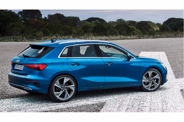 Bên cạnh các động cơ đã có sẵn, trong tương lai A3 sẽ có thêm động cơ 2.5L 5 xy-lanh trên bản RS3 hiệu năng cao, cho công suất 400 mã lực, và 2 phiên bản hybrid sạc điện kết hợp động cơ 1.4L xăng với mô tơ điện tương tự như Volkswagen Golf. Giá xe Audi A3 2020 hiện chưa được công bố chính thức đến người dùng.