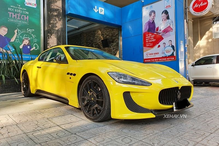 Chiếc xe trong bài viết thuộc bản Maserati GranTurismo tiêu chuẩn nhưng đã được chủ nhân độ lại bộ body-kit MC Tradale đầy cá tính, bên cạnh đó, chiếc xe thể thao Ý còn sở hữu "bộ cánh" vàng chanh nổi bật, vàng rực cả một góc phố.