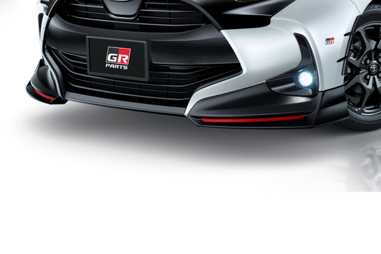 Toyota Yaris 2020 mới là mẫu xe nhỏ gọn đầu tiên được ứng dụng nền tảng Toyota-GA-B giúp thân xe nhẹ và cứng hơn. Khung gầm mới mang đến cho Yaris thế hệ thứ 4 khả năng xử lý nhanh nhẹn, cảm giác thoải mái và an toàn hơn. Yaris 2020 cũng tiết kiệm hơn so với người tiền nhiệm khi được trang bị hệ thống hybrid kết hợp cùng động cơ 3 xi lanh, 1.5L.