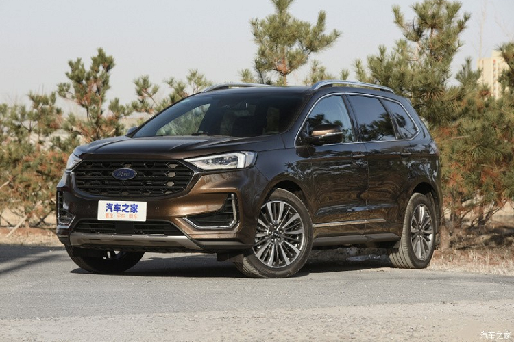 Cuối cùng là hệ thống trợ lái thông minh Ford Co-Pilot360 với công nghệ kiểm soát hành trình thích ứng, cho phép mẫu SUV này lái bán tự động cấp độ 2.