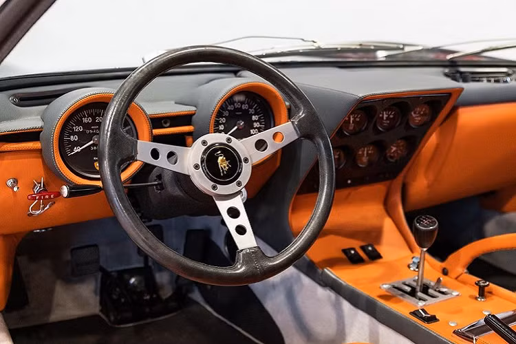 Vào năm 2008, chiếc Lamborghini Miura SV đặc biệt này có số phận hẩm hiu được bán cho chủ mới. Tuy nhiên, chỉ 2 năm sau, chiếc siêu xe đặc biệt này lại được sang tên cho một nhà sưu tập ôtô sống tại châu Âu.