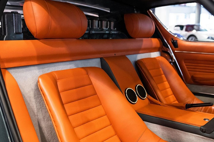 Đến nay, nhà sưu tập này quyết định bán lại chiếc Lamborghini Miura SV này thông qua công ty Joe Macari Classics tại Anh quốc. Số ODO hiện tại của chiếc xe này dừng ở mức 5.759 km.