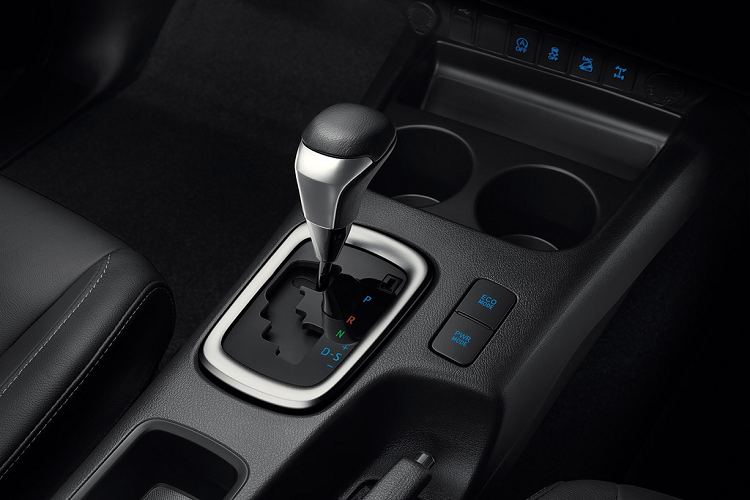 Về an toàn, Hilux 2020 tại Australia cũng được trang bị gói Toyota Safety Sense tương tự các thị trường khác. Gói này gồm hệ thống cảnh báo trước va chạm tích hợp phát hiện người đi bộ, kiểm soát hành trình thích ứng, cảnh báo tốc độ, cảnh báo lệch làn đường, nhận diện biển báo giao thông…